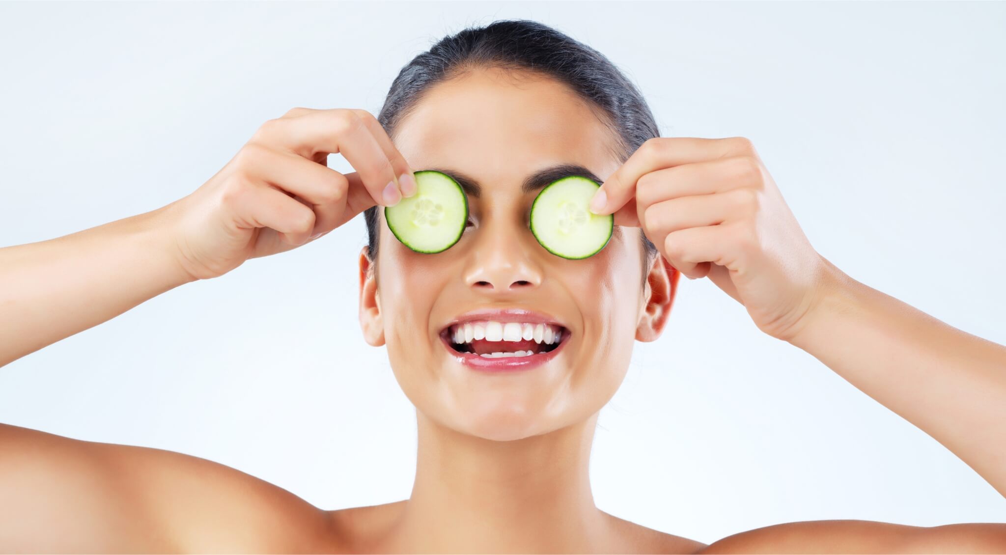 En este momento estás viendo Hidratación profunda con pepino: Cómo el pepino ayuda a mantener la piel hidratada y fresca