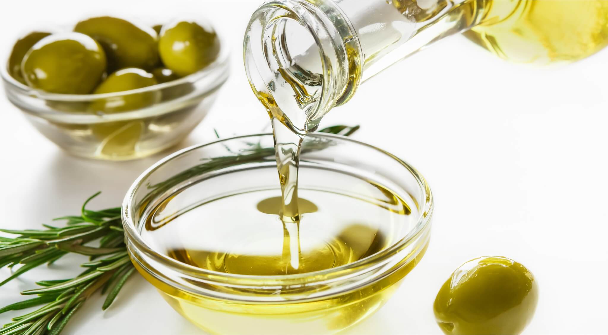 Lee más sobre el artículo Propiedades antioxidantes del aceite de oliva: Cómo combate el envejecimiento de la piel.